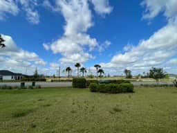 Charming home w/spacious kitchen, water view, enclosed lanai, & Pet Friendly