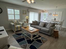 Charming Village of St. Charles Home Near Lake Sumter Landing