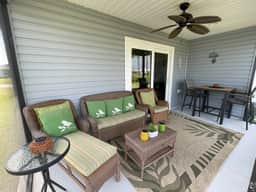 Cozy Retreat Walking Distance to The Pool! Gas Golf Cart Included!