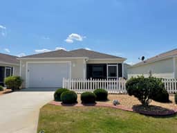 Inviting 2/2 Patio Villa with Gas Golf Cart, BBQ, and Free WiFi: