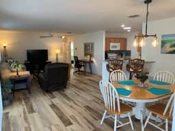 Beautiful 2/2 Villa w/4 Seater Gas Golf Cart, BBQ Grill, and WiFi!!