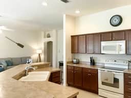 Walk To Lake Sumter Landing From This Amazing Villa w/Bikes, WiFi, Golf Cart!