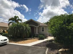 Walking Distance to Lake Sumter Landing! Beautiful Home with BBQ Grill