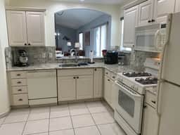 GREAT LOCATION!! 2 Bdrm 2 Ba Villa w/GOLF CART, FREE WIFI & BBQ
