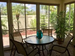 Quick walk to Lake Sumter Landing! Gas Golf Cart Included!