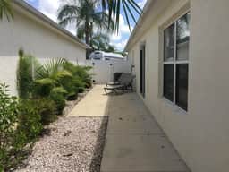 Quick walk to Lake Sumter Landing! Gas Golf Cart Included!