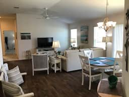 Beautiful New 2/2 Dog Friendly Villa w/ GOLF CART, BBQ & FREE WiFi!