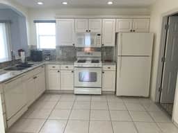 GREAT LOCATION!! 2 Bdrm 2 Ba Villa w/GOLF CART, FREE WIFI & BBQ