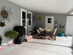 Beautifully Decorated 2 Bedroom 2 Bath Home with Golf Cart & Internet