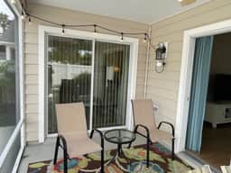 Location! Walk to Lake Sumter Landing! 3/2 Villa w/ Gas Golf Cart, BBQ & WiFi