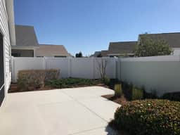 Walking distance to Lake Sumter Landing! Small Dog Friendly Villa w/Golf Cart
