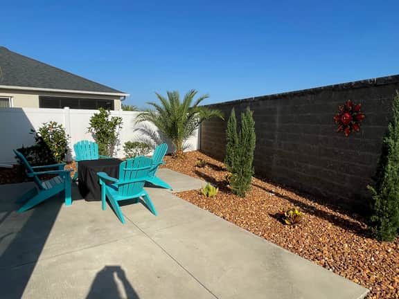 Stylish villa with golf cart, BBQ, near pool & shops in tranquil setting!