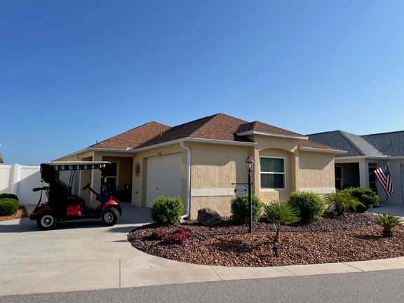 Stylish villa with golf cart, BBQ, near pool & shops in tranquil setting!