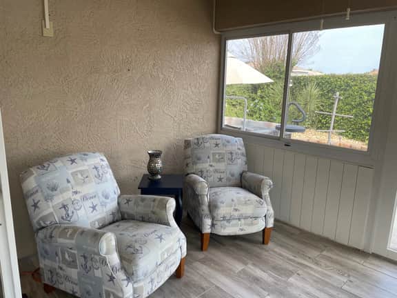 Modern home with no carpet, private hot tub, fire pit, golf cart, and BBQ!