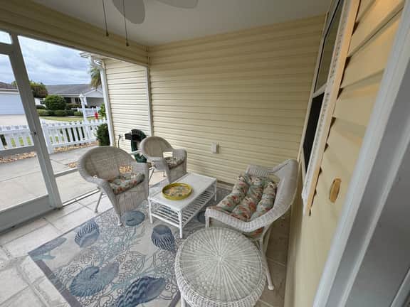 Charming Village of St. Charles Home Near Lake Sumter Landing