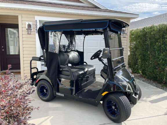 Cozy and Charming 3/2 Corner lot charm w/4-seater golf cart & BBQ grill.