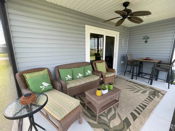 Cozy Retreat Walking Distance to The Pool! Gas Golf Cart Included!