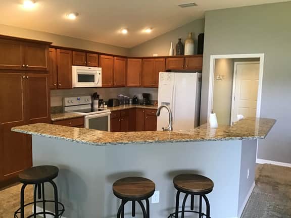 Beautifully decorated 3 bdrm home w/Open Floor Plan, BBQ & WiFi