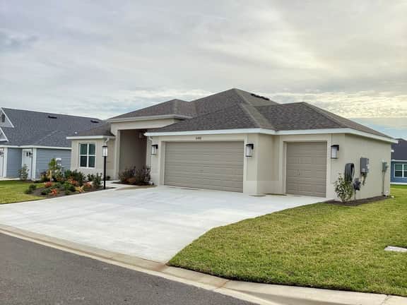 GREAT LOCATION! BEAUTIFULLY Decorated 3 Bdrm 2 Bath w/ FREE WIFI