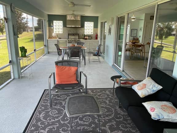 BEAUTIFULLY Decorated 3 Bdrm 2 Bath w/ GAS GOLF CART, BBQ & FREE WIFI!