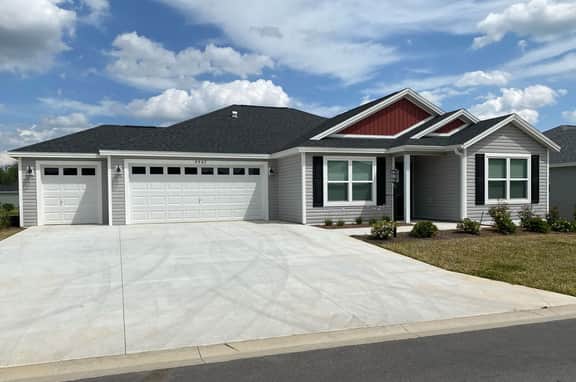 Beautifully Decorated BRAND NEW 3/2 Home w/4 Seater Golf Cart, BBQ, & WiFi!