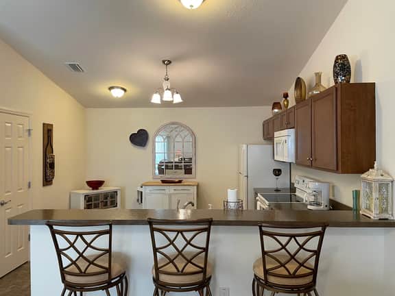 Beautifully 2/2 Dog-Friendly Patio Villa w/Golf Cart, BBQ, & FREE WiFi!