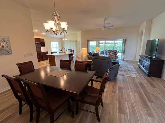 Comfortably Decorated 3/2 Sm Dog-Friendly Home w/Golf Cart & WiFi included!