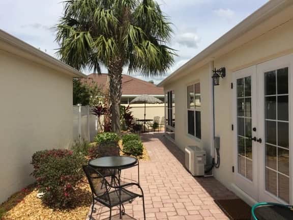 WOW!! Professionally decorated 2 Bd 2 Ba Villa close to Lake Sumter Landing