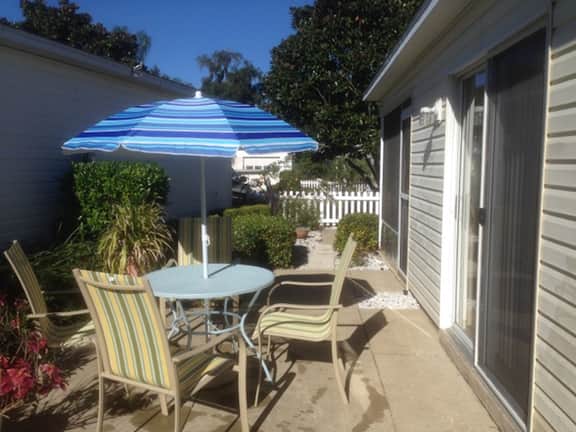 AMAZING LOCATION! Beautiful 2/2 Patio Villa w/GOLF CART & WiFi Close to Town