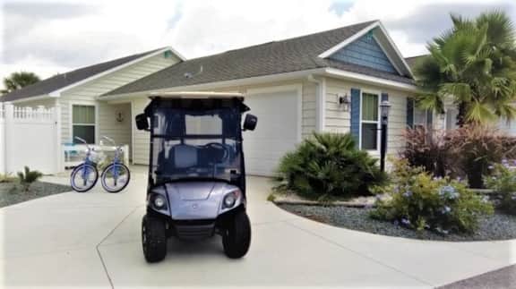 Close to Fun, Villa In Walking distance to Lake Sumter Landing w/Golf Cart!