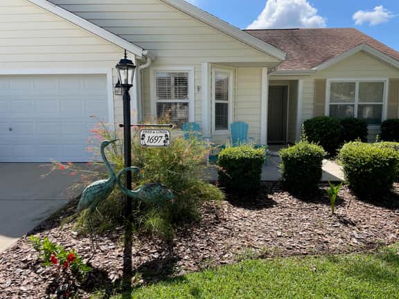 Amazing  House Close to Lake Sumter Landing! 4 person Golf Cart Included