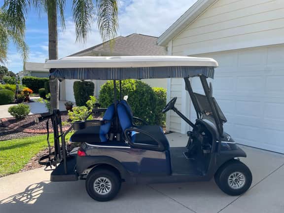 Amazing  House Close to Lake Sumter Landing! 4 person Golf Cart Included