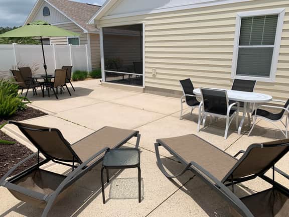 Walking Distance to Lake Sumter Landing! Bikes & BBQ Included!