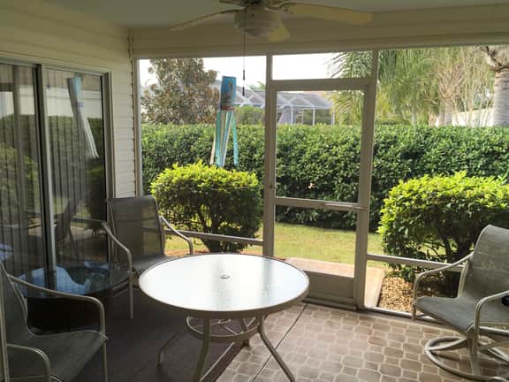 Amazing 3 bdrm w/Golf Cart & BBQ Close to Lake Sumter Landing Market Square!
