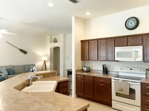Walk To Lake Sumter Landing From This Amazing Villa w/Bikes, WiFi, Golf Cart!