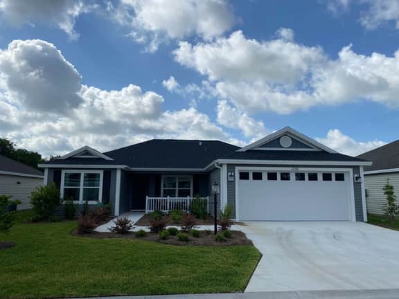Charming 3 bdrm 2 bath Sm Dog-Friendly Home Comes Complete w/BBQ & GOLF CART