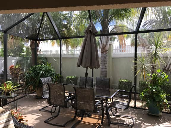 Walking Distance to Lake Sumter Landing! Beautiful Home with BBQ Grill
