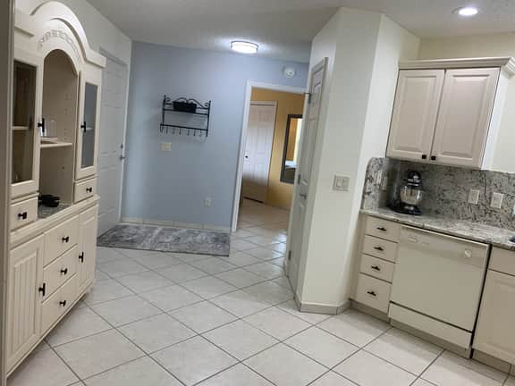 GREAT LOCATION!! 2 Bdrm 2 Ba Villa w/GOLF CART, FREE WIFI & BBQ