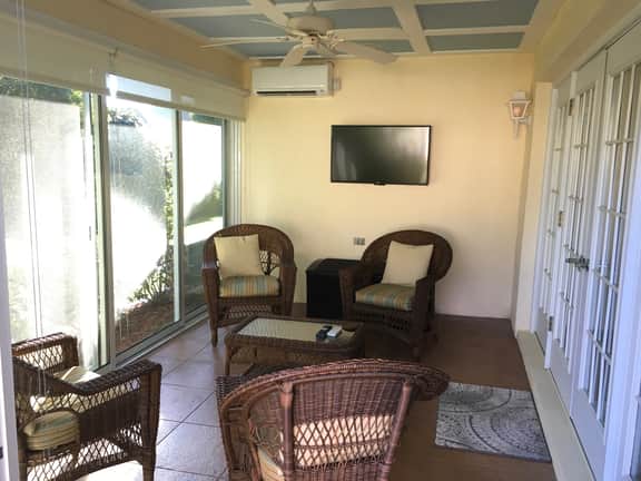 Amazing! Dog Friendly Home w/ 2 Golf Carts & Walking Distance to Lake Sumter!