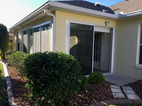Amazing! Dog Friendly Home w/ 2 Golf Carts & Walking Distance to Lake Sumter!