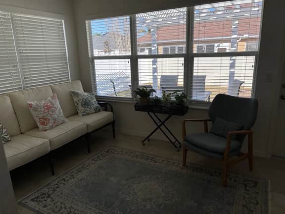 Amazing Location & Beautiful home with Golf Cart, BBQ & WiFi included!