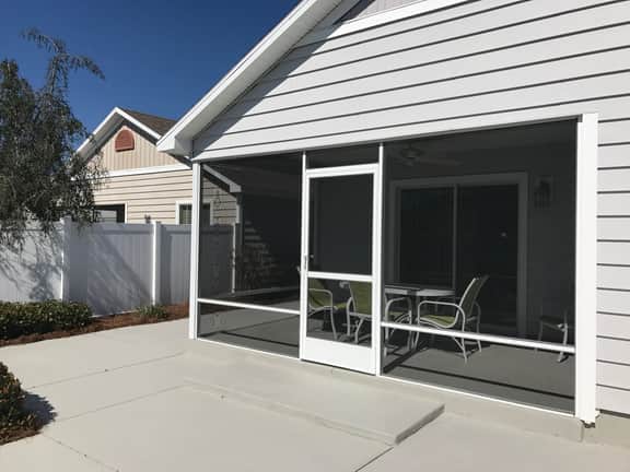 Walking distance to Lake Sumter Landing! Small Dog Friendly Villa w/Golf Cart