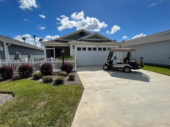 Charming 2 Bedroom Villa w/BBQ & 4 Seater Golf Cart!