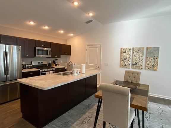 Charming 2 Bedroom Villa w/BBQ & 4 Seater Golf Cart!