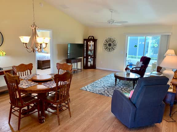 Beautiful 3/2 Home with gas Golf Cart & WiFi Located in Tamarind Grove