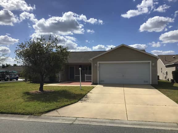 Beautiful 3/2 Home Close to Shopping w/BBQ Grill & WiFi!