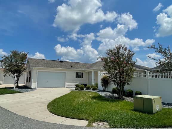 Private Pool Oasis! Close to Lake Sumter Landing!