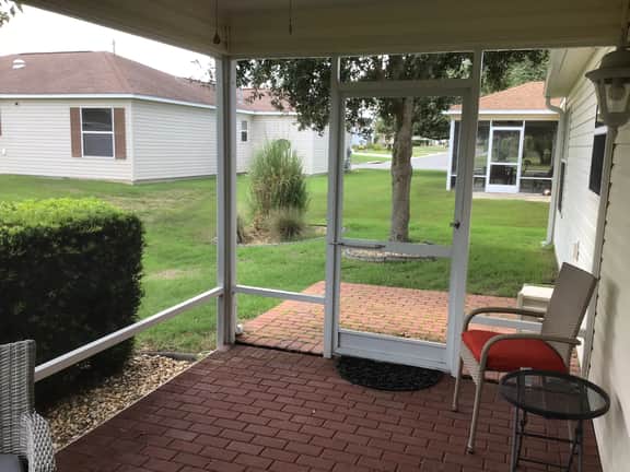 Charming 3/2 Home Close to Shopping w/Golf Cart, BBQ Grill, & FREE WiFi!!