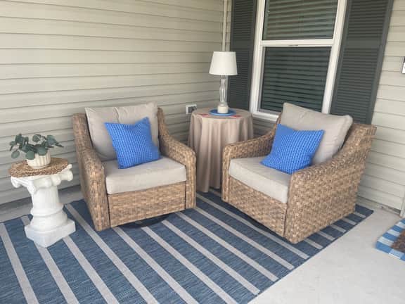 Stylish Shadybrook retreat with golf cart, bikes & Tesla charger!