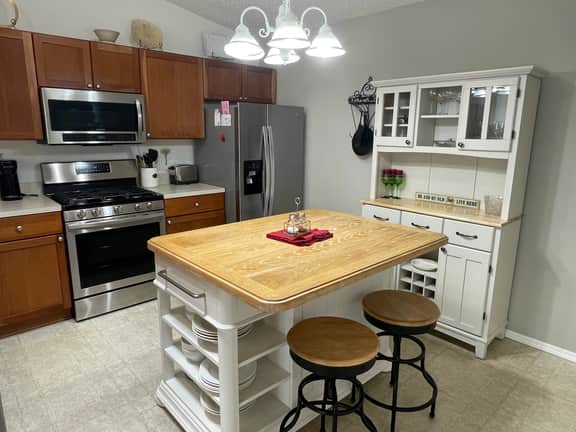 Lynnhaven Charmer With Cozy Vibes And Pet-friendly Ease Between the Squares